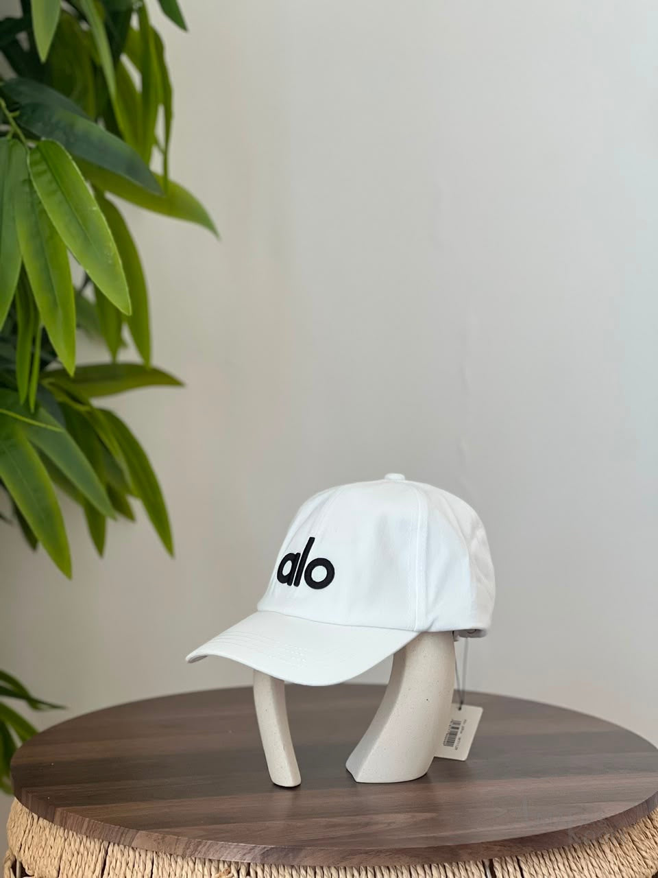 Alo Yoga | White Off-Duty Adjustable Baseball Cap with Black Logo - View 5