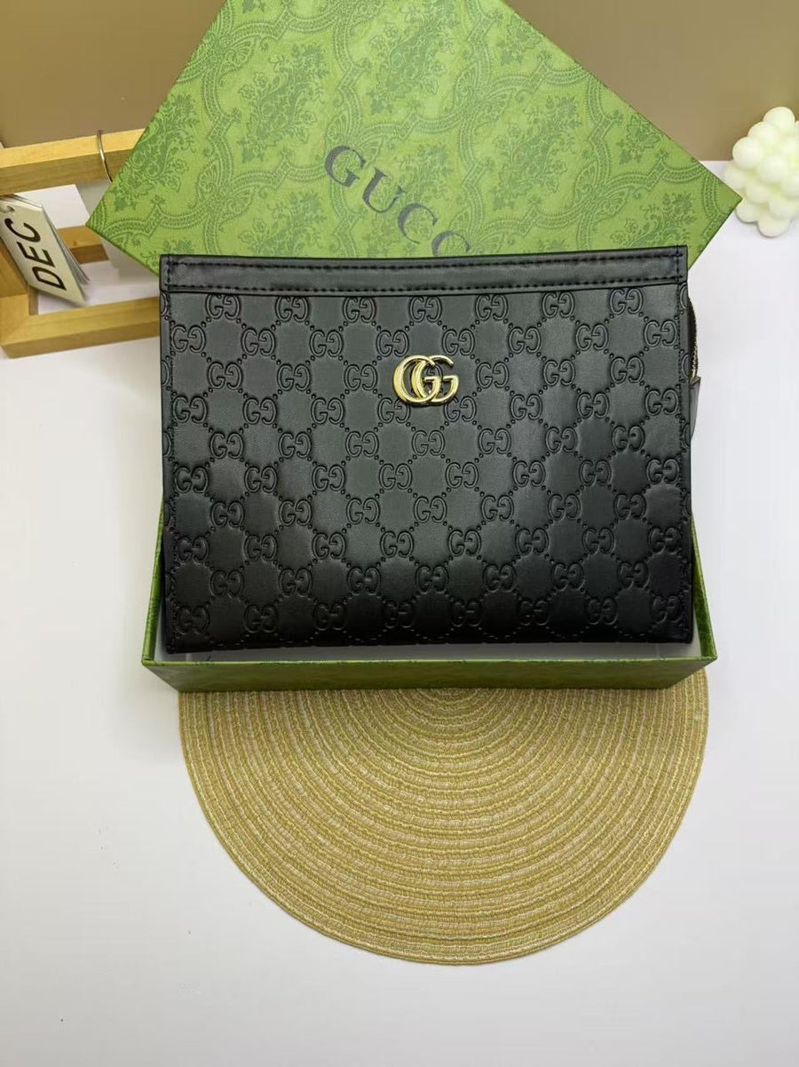 Gucci Pouch GG Matelassé Leather Green – product view