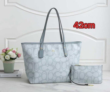 Coach Bag City Tote Bag in Sketch Signature Canvas – product view