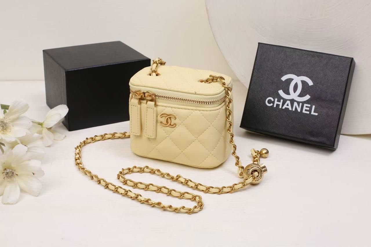 Chanel Mini Vanity Bag – Pastel Yellow - View 4