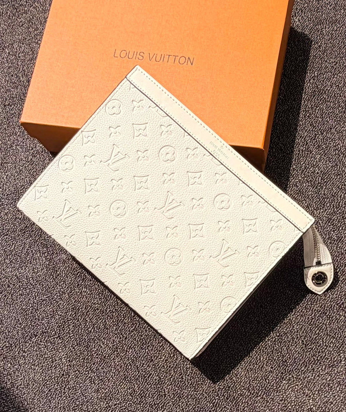 Louis Vuitton Pochette Voyage MM – White - View 5