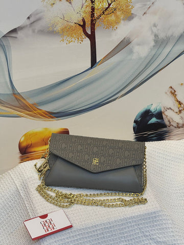 Carolina Herrera Bag Envelope Crossbody Wallet on Chain – product view