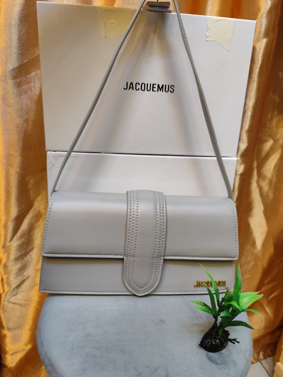 Jacquemus Le Grand Bambino Leather Top Handle Crossbody Bag – Grey - View 5