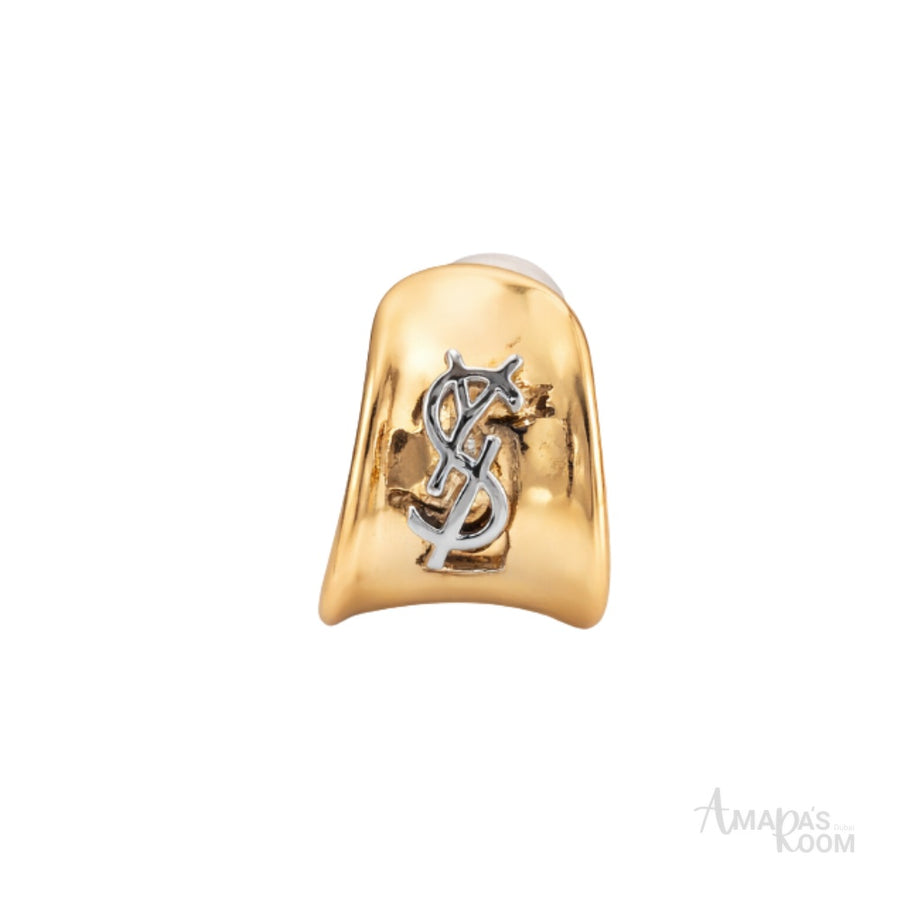 مجوهرات YSL | أقراط طوق كاساندر من المينا باللون الذهبي